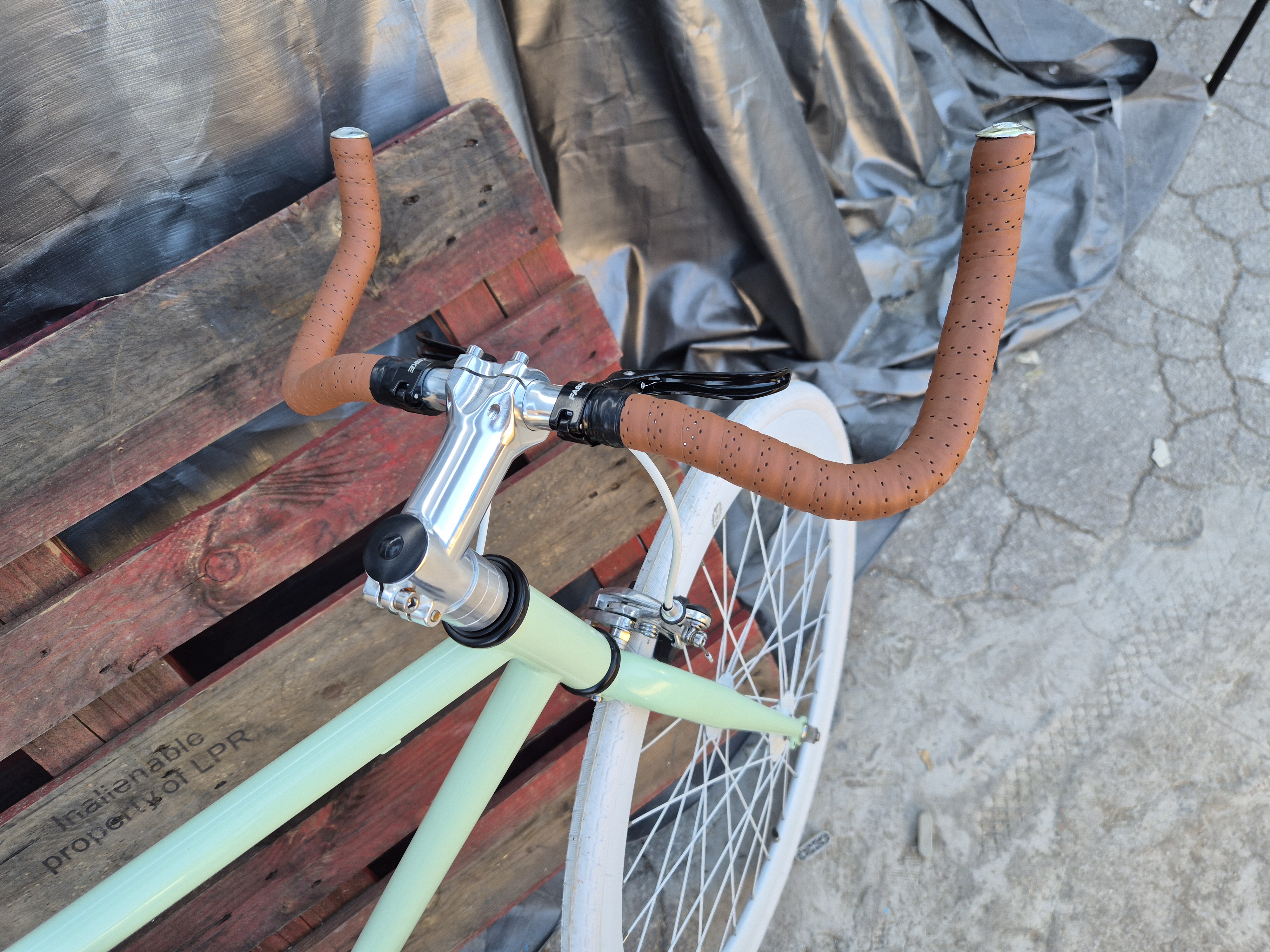0202 bicicleta fixie verde ruedas blancas 168x100x36 1u
